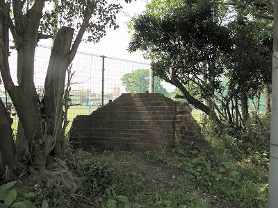 野戦重砲兵連隊の煉瓦塀